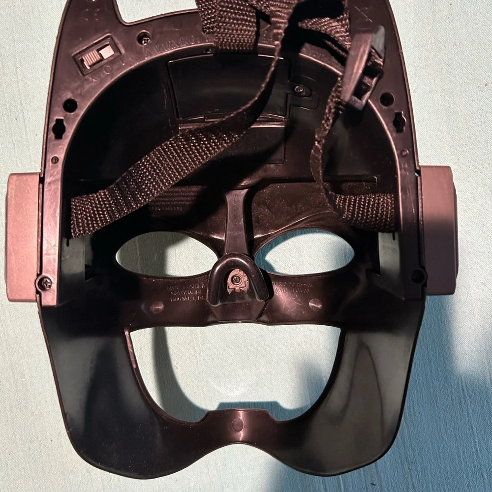 Batman Voice Changing / Talking-Glowing Eyes Mask. Mattel/DC Comics